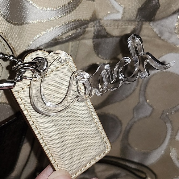 Coach Poppy - Picture 5 of 17